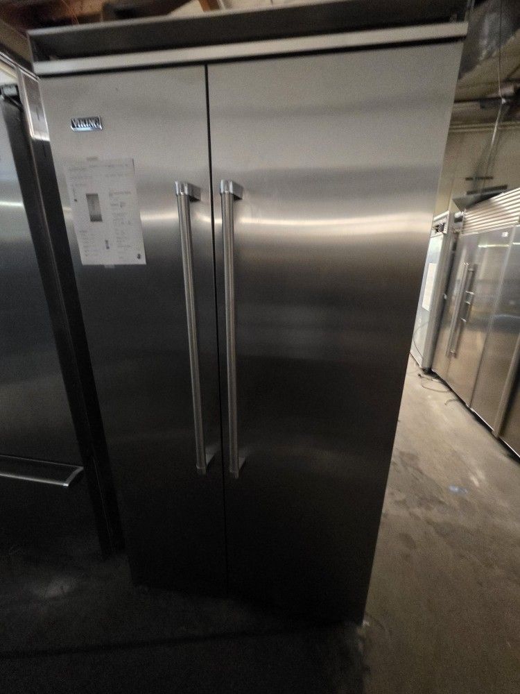 42" VIKING BUILT IN STAINLESS STEEL REFRIGERATOR