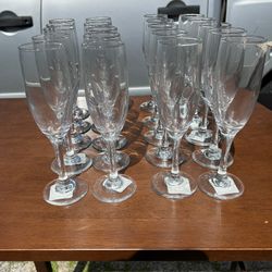 BRAND NEW CHAMPAGNE GLASSES