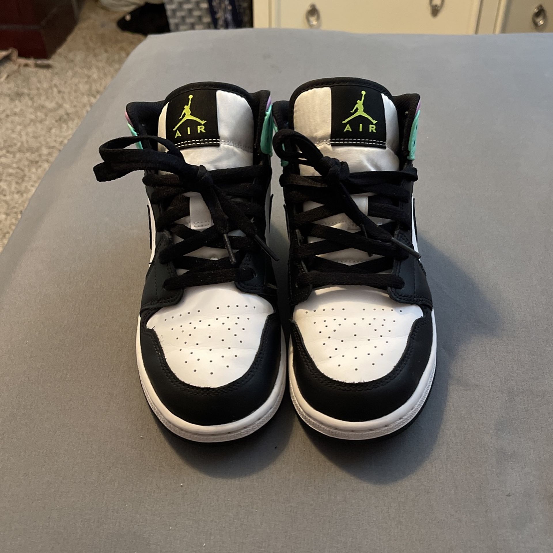 Jordan Mid Pastel Black Toe 5y