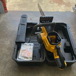 DEWALT FLEXVOLT 60-Volt MAX 20 in. Brushless Cordless Battery Powered Chainsaw and Case (Tool with Case Only)