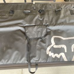 Fox Tailgate Cover-large