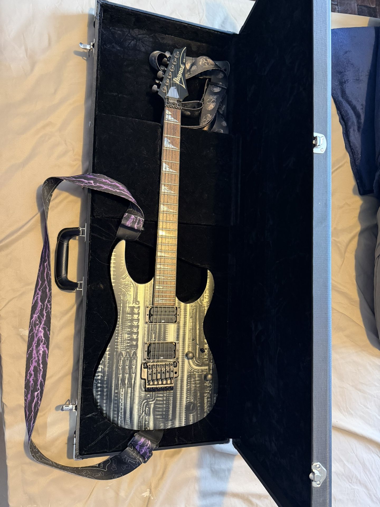 Ibanez RG Series Electric Guitar (RGT HRG1 Neck-Thru) w/ Hard Case