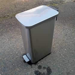 Nice Garbage Can 