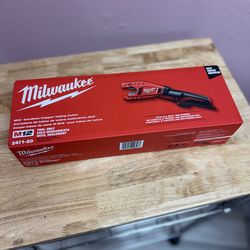 Milwaukee M12 cordless copper tubbing cutter