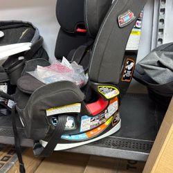 Graco Grows4Me 4-in-1 Car Seat, Convertible Infant to Toddler Car Seat and Booster, West Point Design, for 10 Years of Safe, Comfortable Journeys