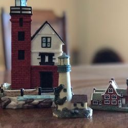Set of three Geo Lefton Lighthouses statues vintage 1990s Handpainted village