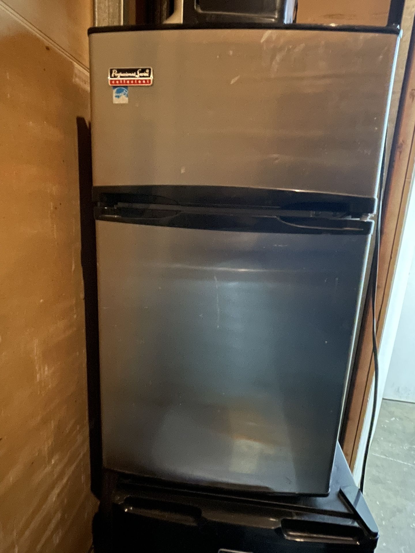 3.1 Cu Ft Mini fridge