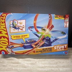 Hot Wheels Action Mid-Air Multi-Crash Toy Vehicle Playset 