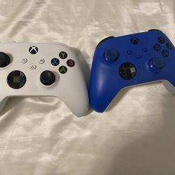 2 Xbox One Controllers 