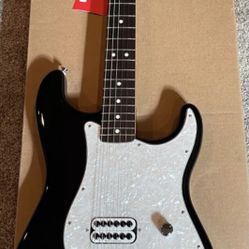 Tom Delonge Fender Black Stratocaster