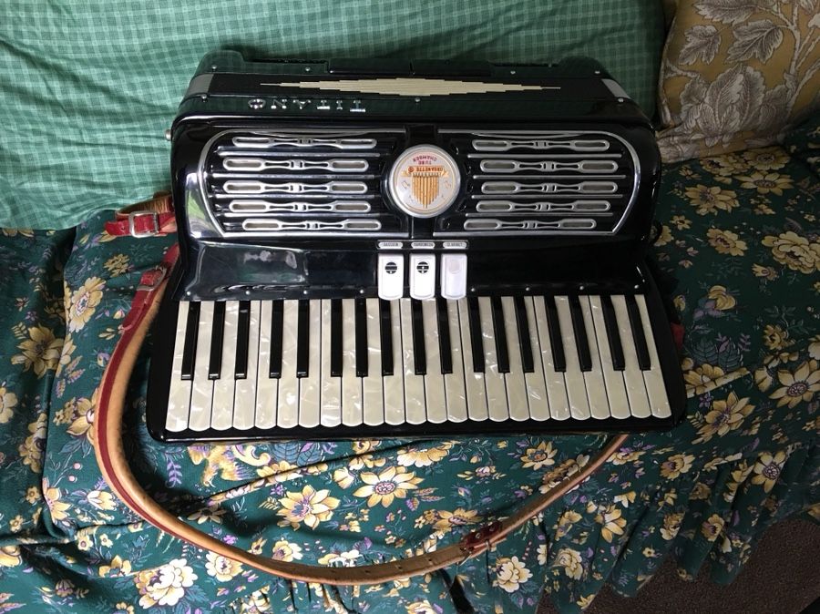 Titano accordion organette tube chamber with hard carry case