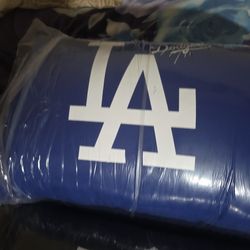 Raider and dodger's pillow set
