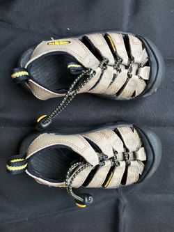 Youth KEEN waterproof sandals