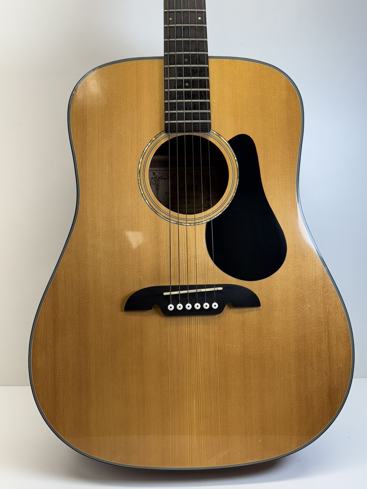 Nice Alvarez RD8 Natural Acoustic Guitar!