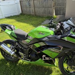 🏍️ 2013 Kawasaki Ninja 300 – $3,000 (Price to Sell) 