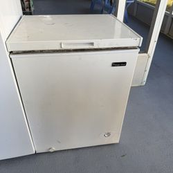 Magic Chef Freezer $40