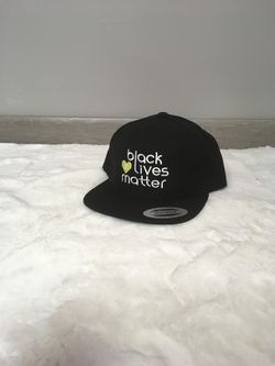 NWT BLACK LIVES MATTER TEENTH DAY CELEBRATION Logo Emblem Printed Black Hat Flat Bill Yupoong Trucker Cap -