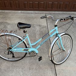Schwinn 700c 7-speed Bicycle with 3 Helmets