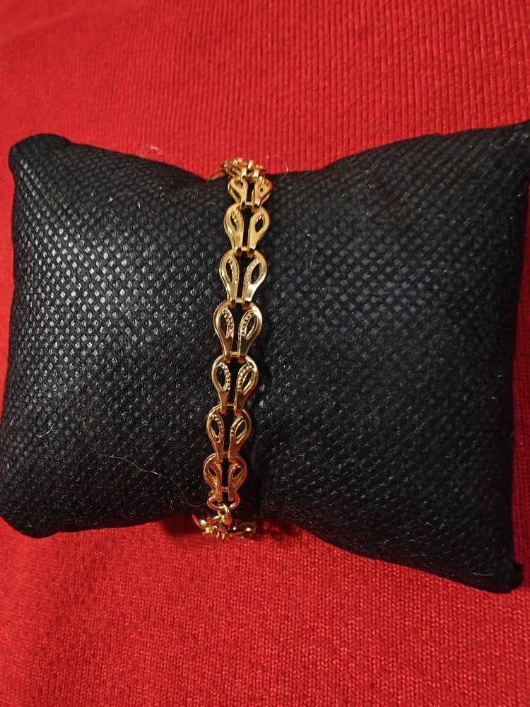 Elegant Bracelet Golden Plated