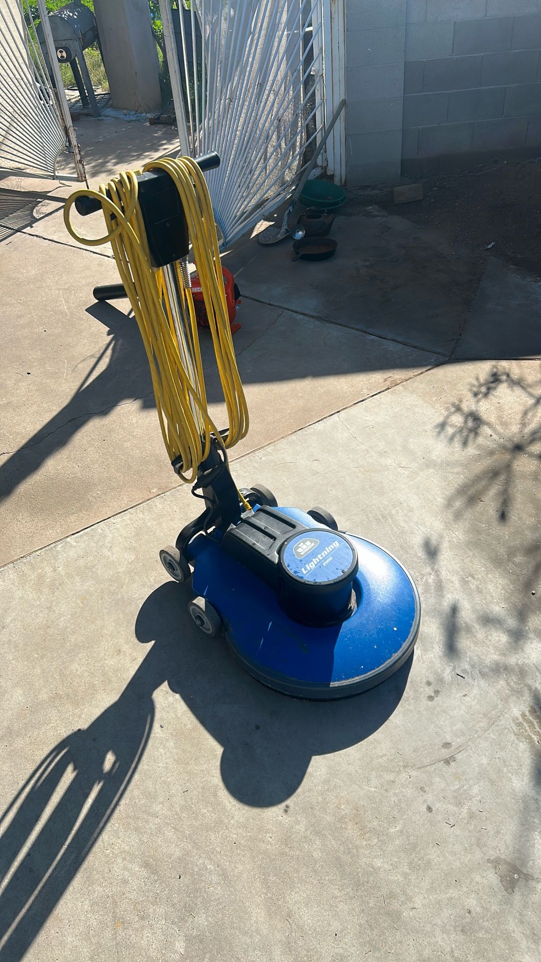 Windsor 2000 Floor Scrubber