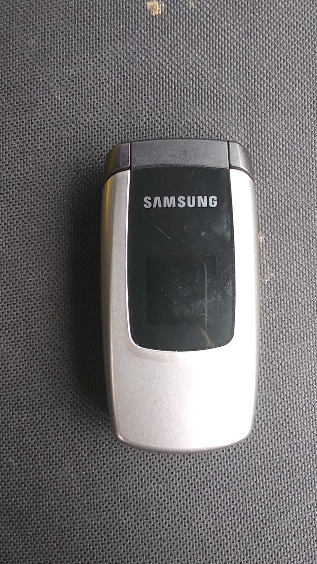 SAMSUNG flip phone