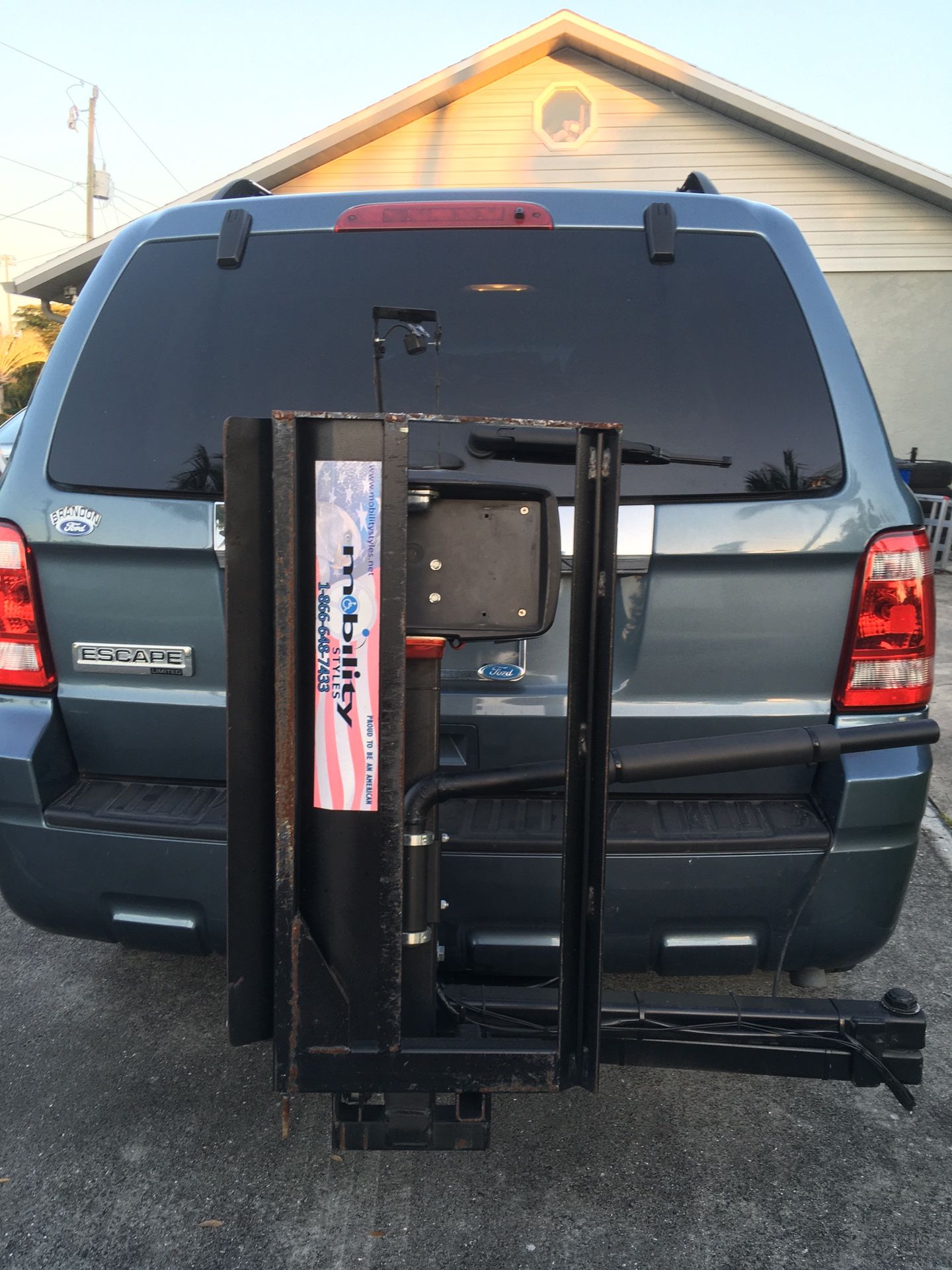 Power Wheelchair Lift / in 2” hitch - D/C Powered