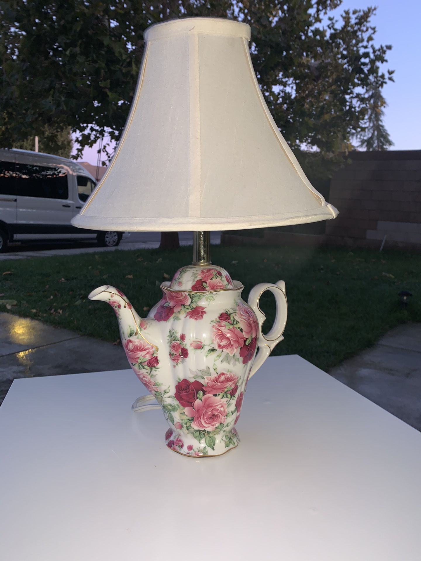 Antique Floral Rose Teapot Lamp