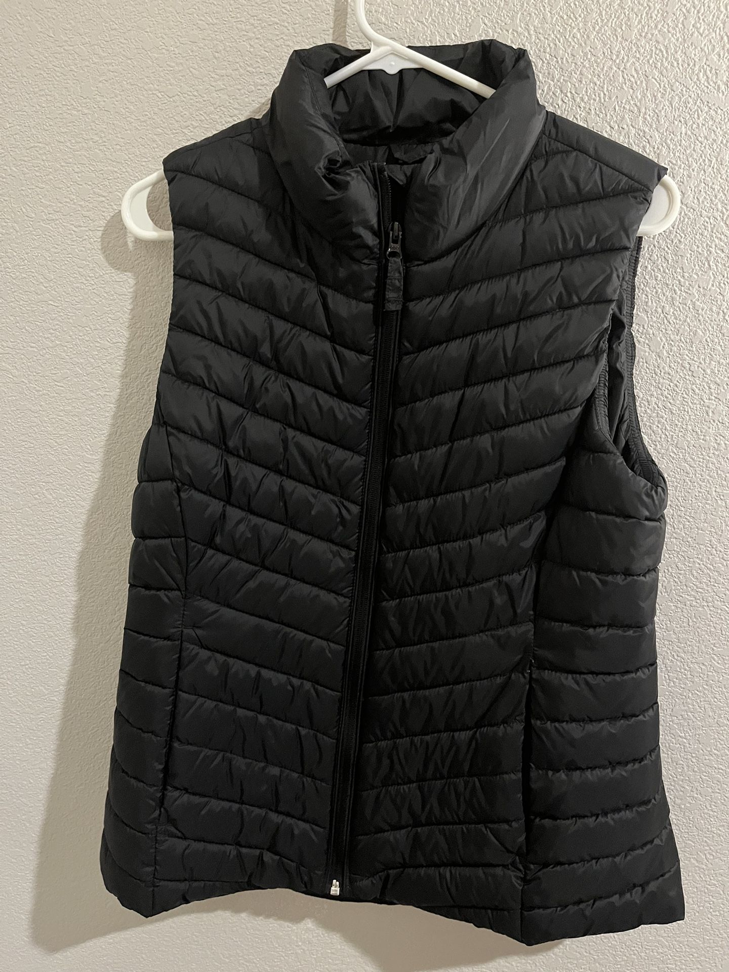 Old Navy active black puffer vest