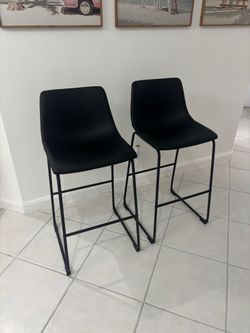 Pub height bar stool