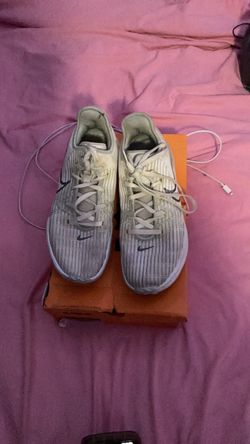 LeBron witness vi basketball shoes
