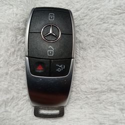 Mercedes Benz 2021 Remote Keyless Control Fob $40 In Hialeah,FL 