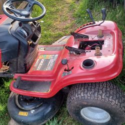 Troy-Bilt Riding Lawn Mower. 42 In Cutting Deck No Motor Good For Parts Or Repair