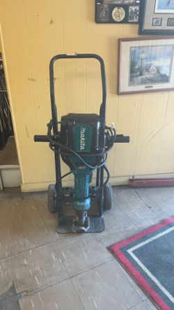 Makita Jack Hammer 15 AMP 1-1/8 IN 70LB