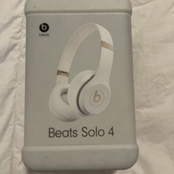 Beats Solo 4: BRAND NEW