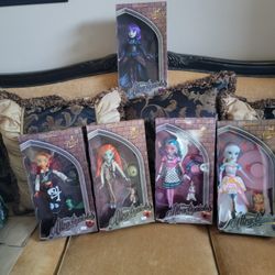 Disney Atractionista Doll Set - lot