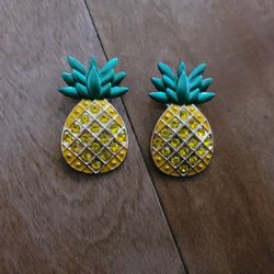 Lot Of 2 Metal Pineapple Shoe Charms 