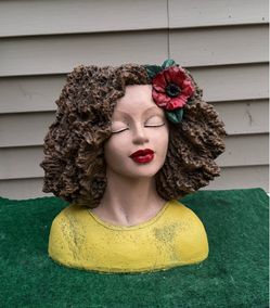 CONCRETE WOMAN PLANTER