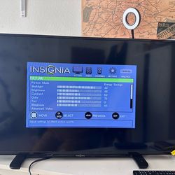 Insignia 40” LED TV Works Great HDMI Ready w/ Remote NOT A SMART TV