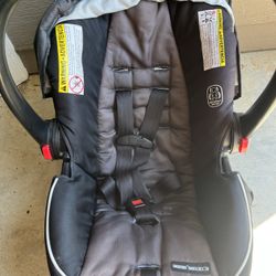 Graco SnugRide SnugLock 30 and Base