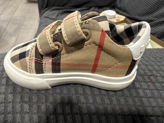 Size 17&21 Burberry Baby. Shoes