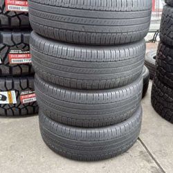 235 65 17 Set of 4 Used Kumho Like New Condition