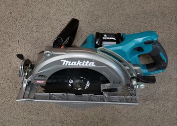 Makita XGT 40-Volt Rear-Handle Saw
