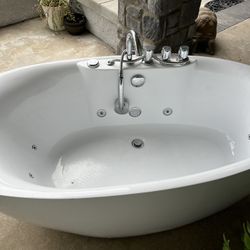 Freestanding Jetted Tub