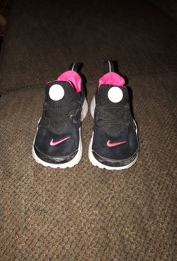 Toddler Nike shoes size 9