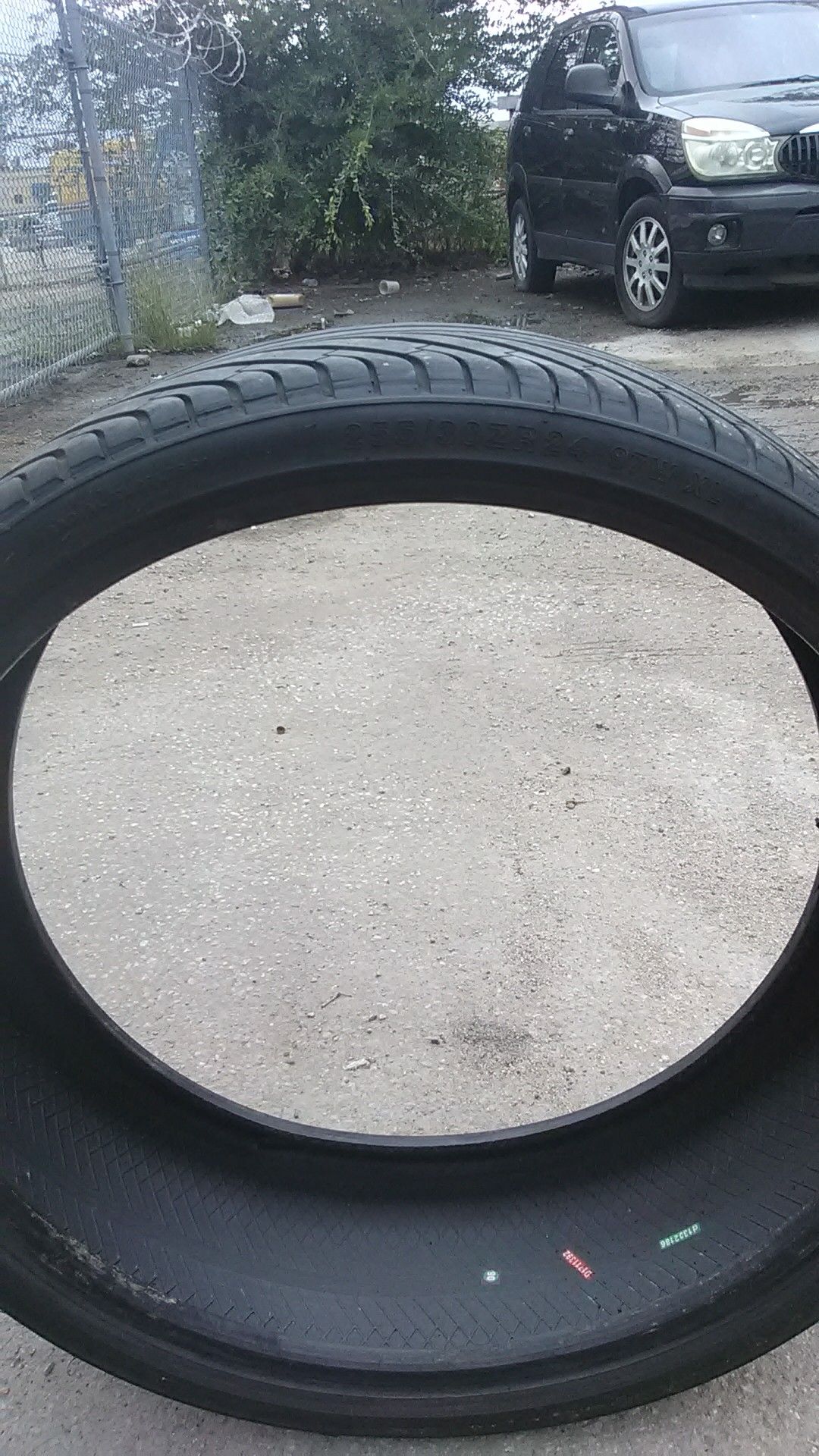 1""""80% percent tire 255/30zR24""""" good condition"s