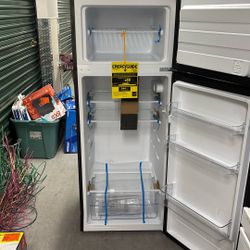 Vissani 7.2 Refrigerator Sliver/ Black