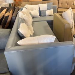 Sectional 799