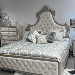 🗽Lucienne Queen Bed W/LED$10 Down Payment Financing And Delivery