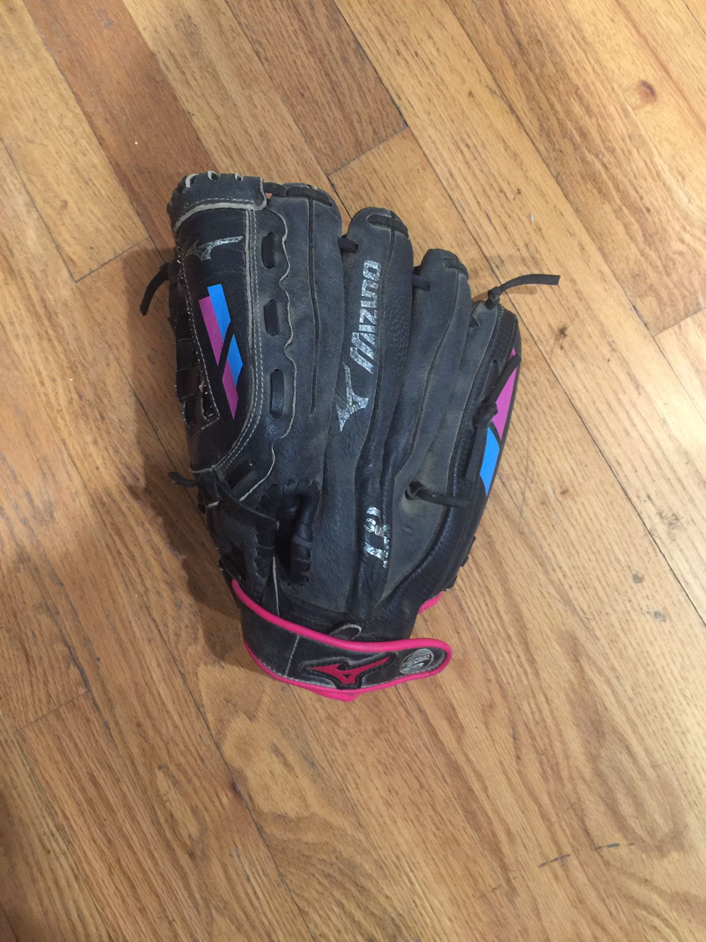 Fast pitch softball glove for left handed player 11.5 inch