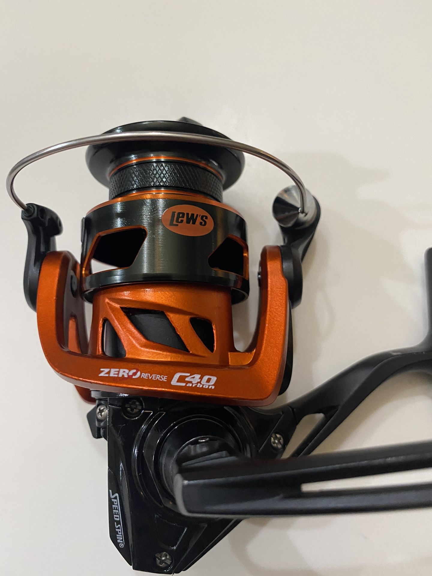 Lew’s Mach Crush Speed Spin MCR-200 spinning fishing reel